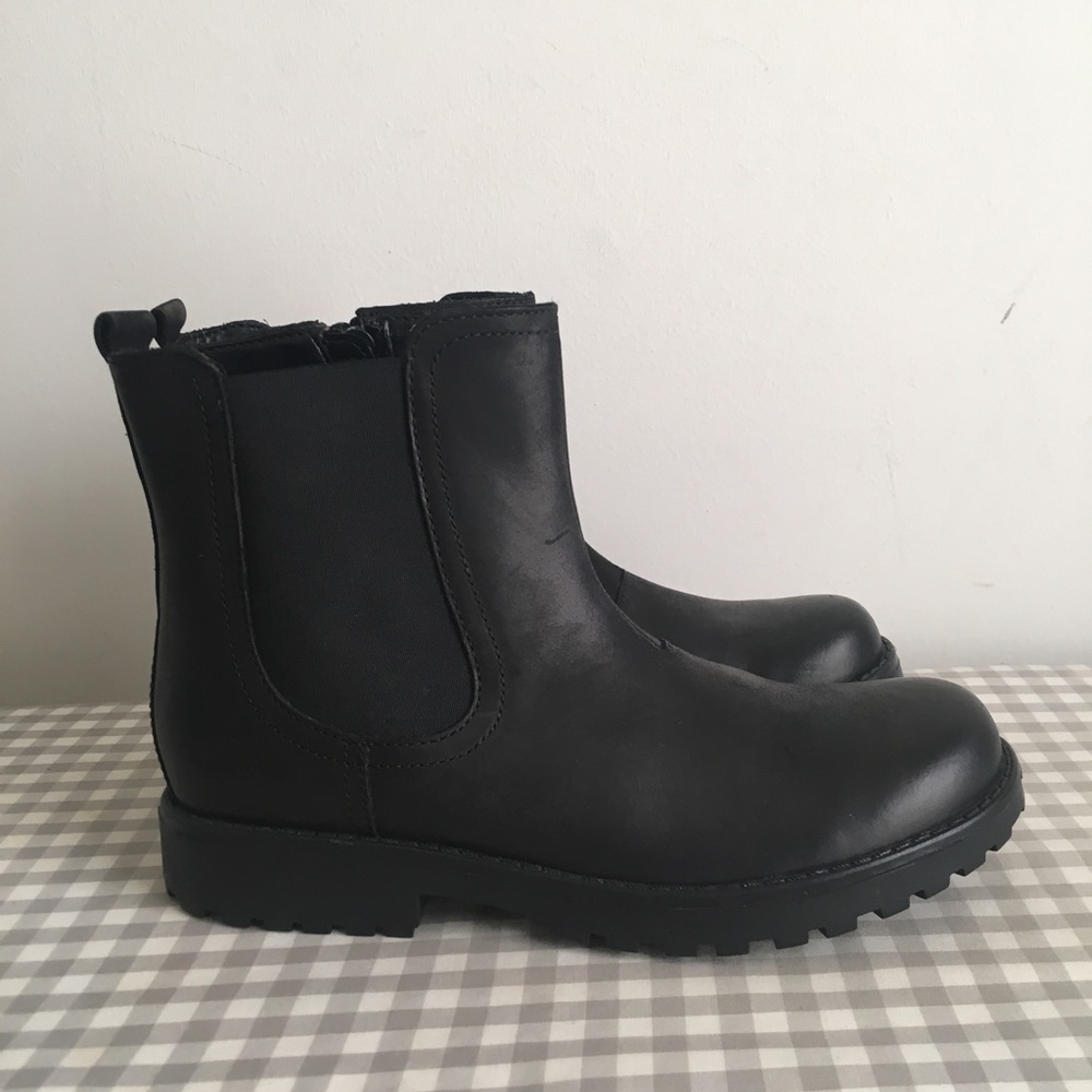 Clark’s pull on boots NWOT